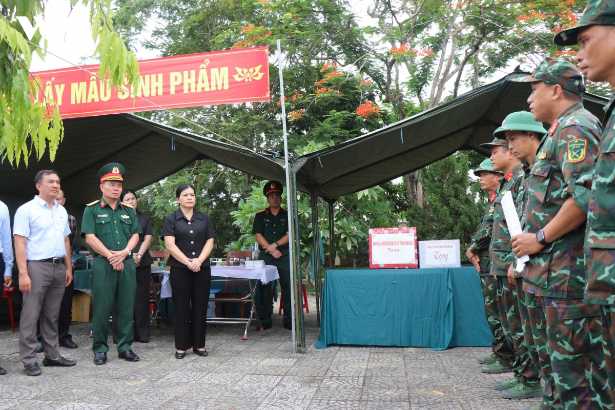 quang ngai huy dong nhieu nguon luc tim kiem, xac dinh danh tinh hai cot liet si hinh anh 2