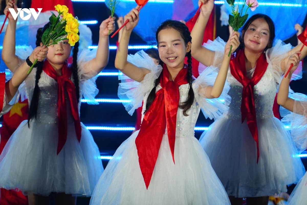 mai mai tuoi 20 Dem tri an lay dong long nguoi hinh anh 8