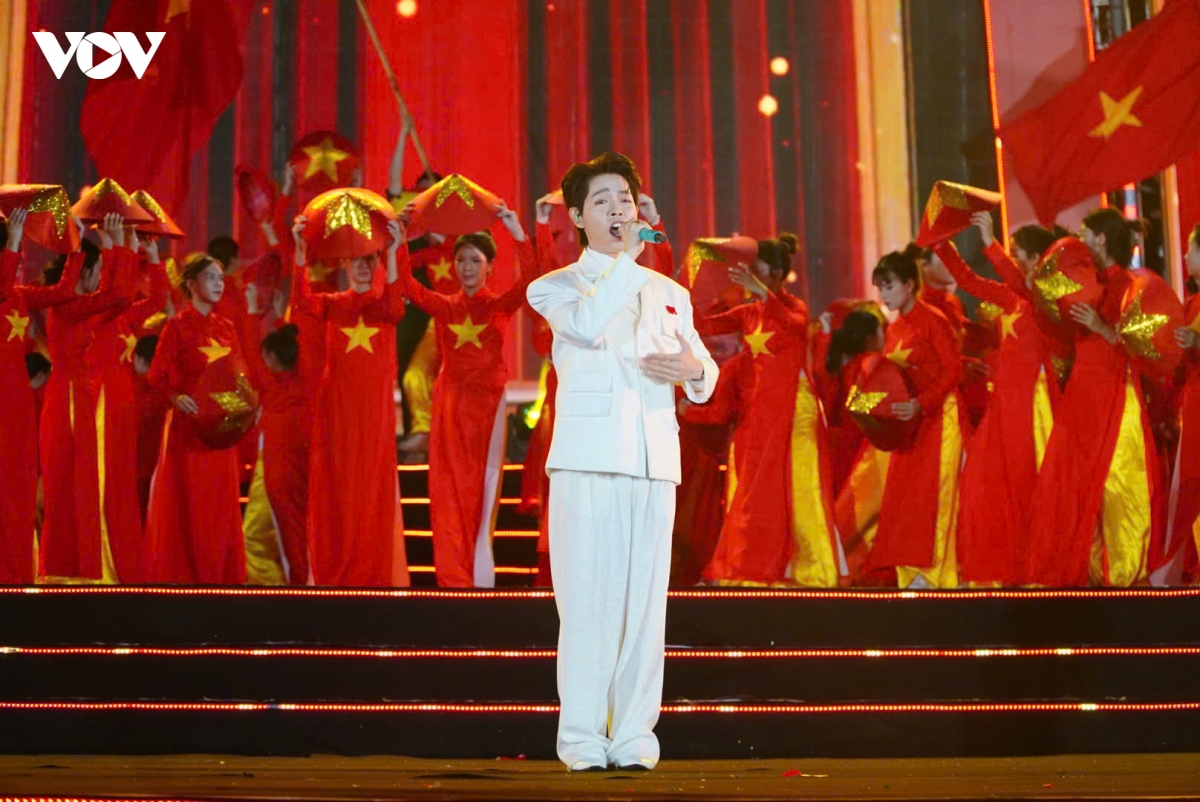 mai mai tuoi 20 Dem tri an lay dong long nguoi hinh anh 9
