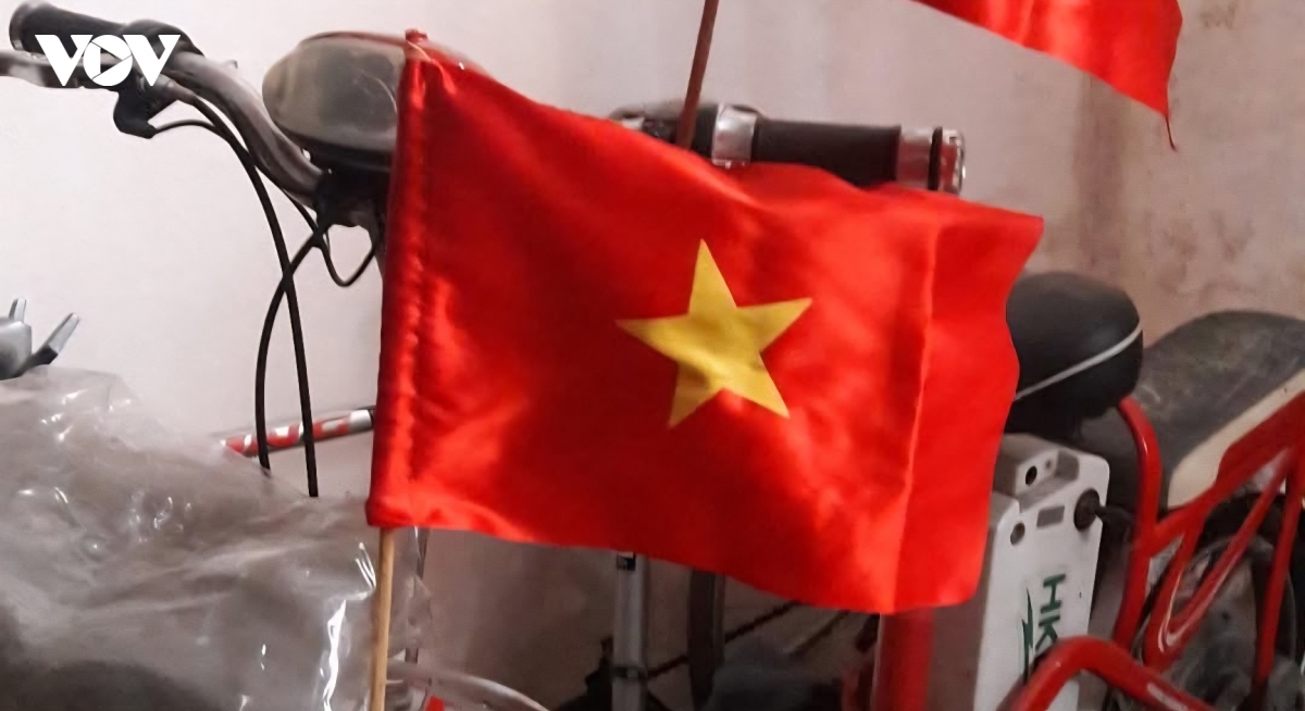 Xe bus và quán cafe mùa World Cup: Xem nhiều quen thói, nói nhiều quen mồm