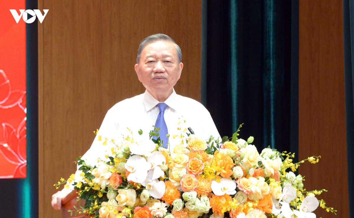 top leader sets strategic directions for vietnam s operational technical force picture 1
