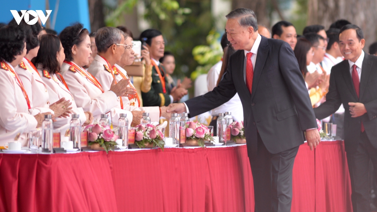 tong bi thu, chu tich nuoc to lam xay dung tp.hcm thanh sieu do thi chien luoc hinh anh 2