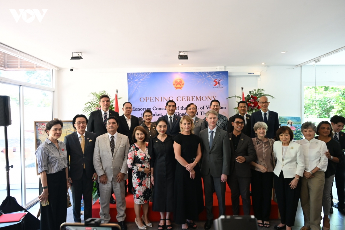 khai truong van phong lanh su danh du viet nam dau tien tai phuket hinh anh 10