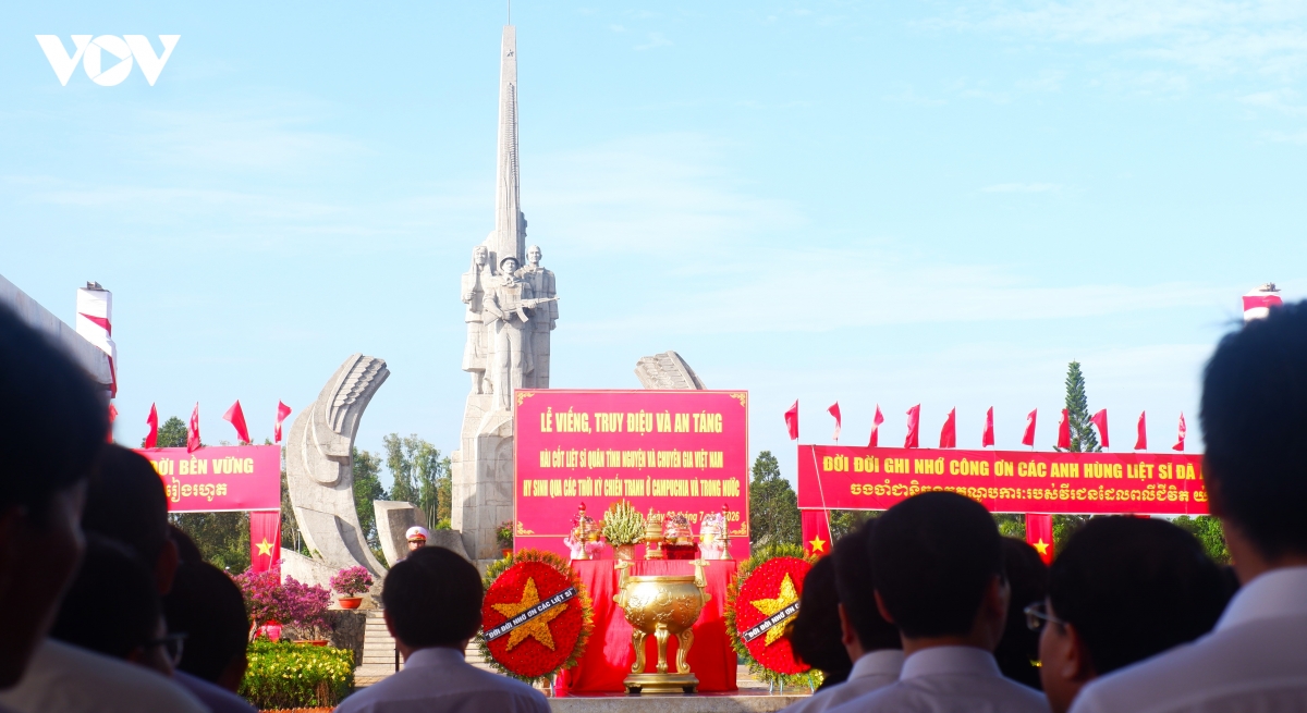  menh lenh tu trai tim hanh trinh dua liet si tro ve voi dat me hinh anh 1