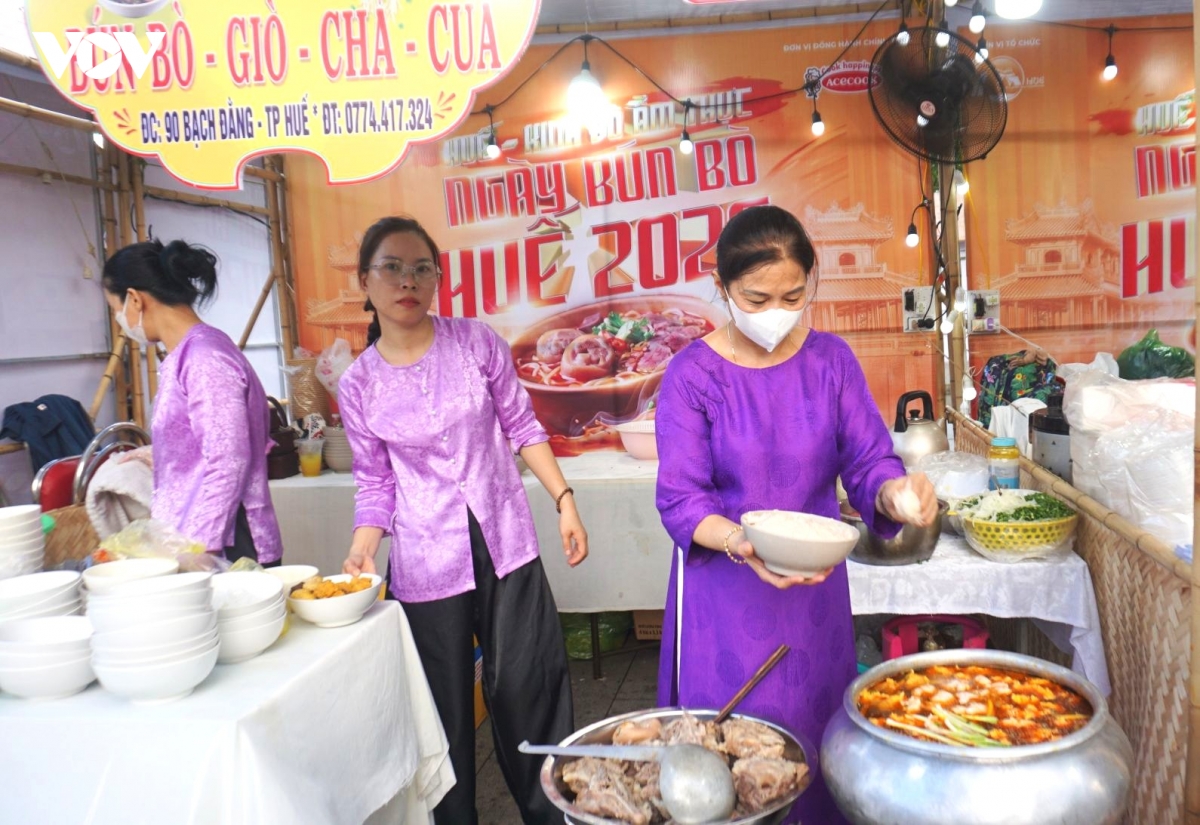 hue khai mac ngay bun bo hue , ton vinh tinh hoa am thuc co do hinh anh 3