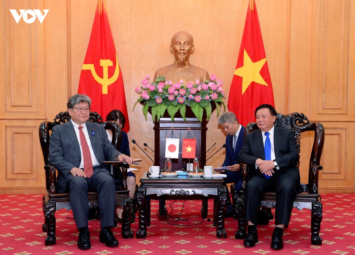 Chủ tịch Hội đồng Lý luận Trung ương tiếp Quyền Tổng Thư ký Đảng Dân chủ Tự do Nhật Bản