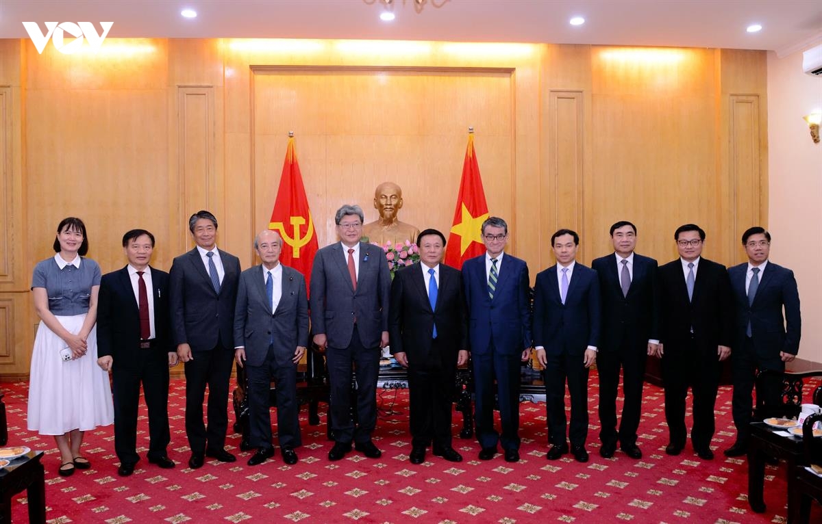chu tich hoi dong ly luan trung uong tiep quyen tong thu ky Dang dan chu tu do nhat ban hinh anh 3
