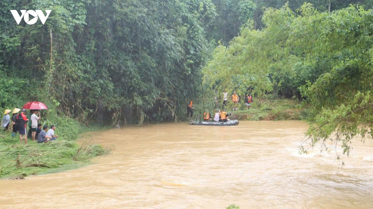 tim thay thi the chau be mat tich do duoi nuoc tai xa phu Dinh, thai nguyen hinh anh 3