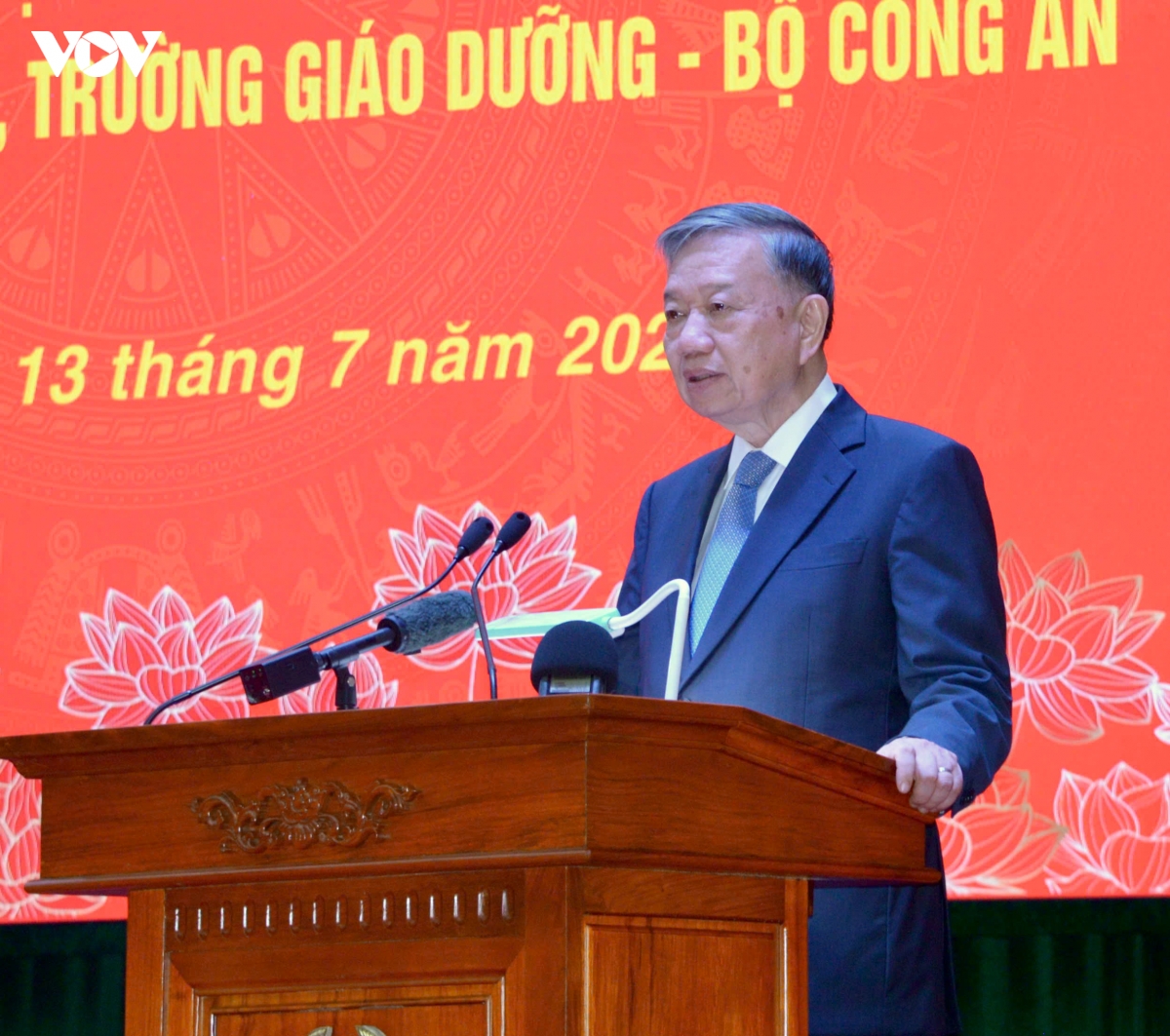 chuyen manh tu tu duy quan ly pham nhan sang quan tri qua trinh cai tao con nguoi hinh anh 2