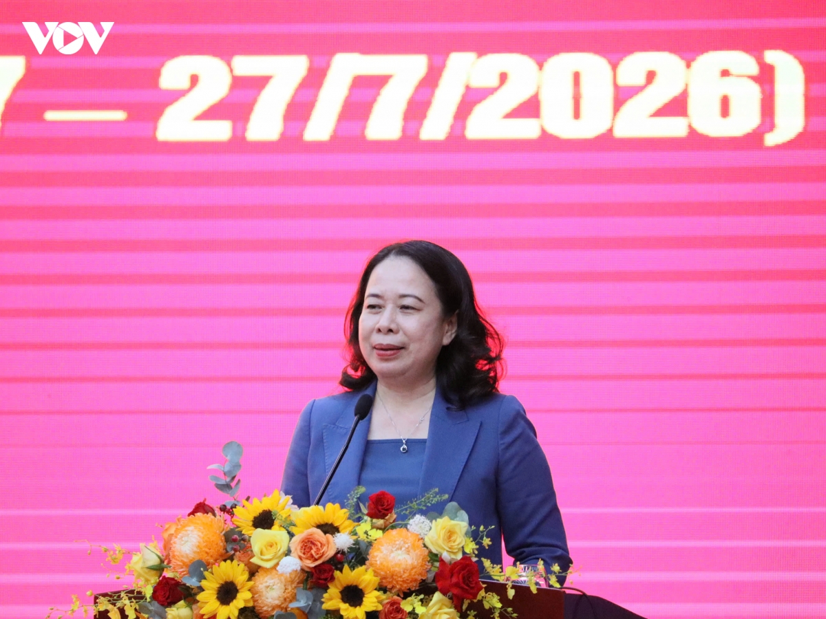 Phó Chủ tịch nước Võ Thị Ánh Xuân thăm, tặng quà người có công tại Khánh Hòa