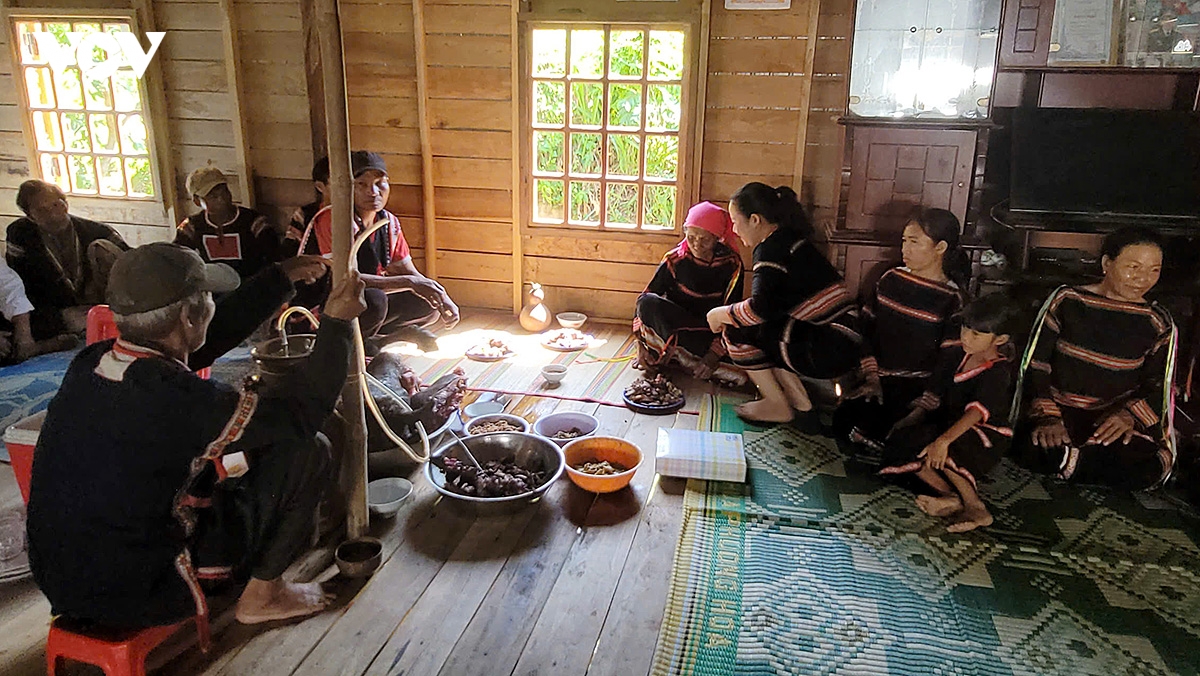 le bao hieu cua nguoi jarai o gia lai cam on cha me khong chi noi bang loi hinh anh 2