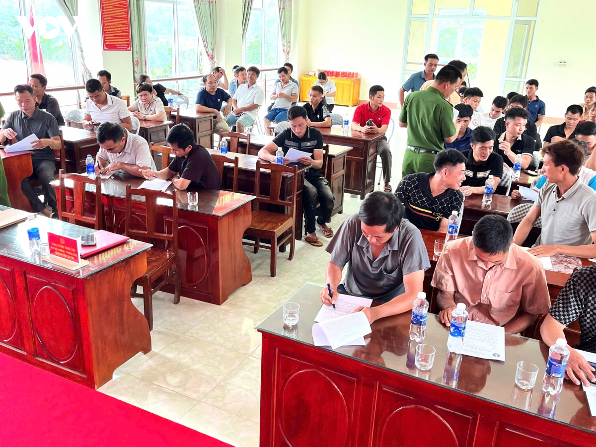 chen ruou co diem dung, ban lang them binh yen hinh anh 3