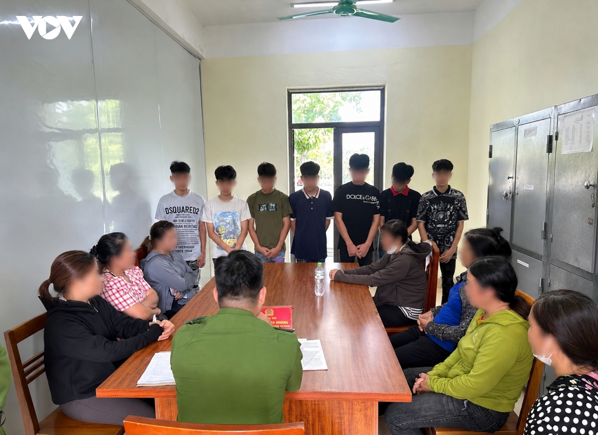 chen ruou co diem dung, ban lang them binh yen hinh anh 5