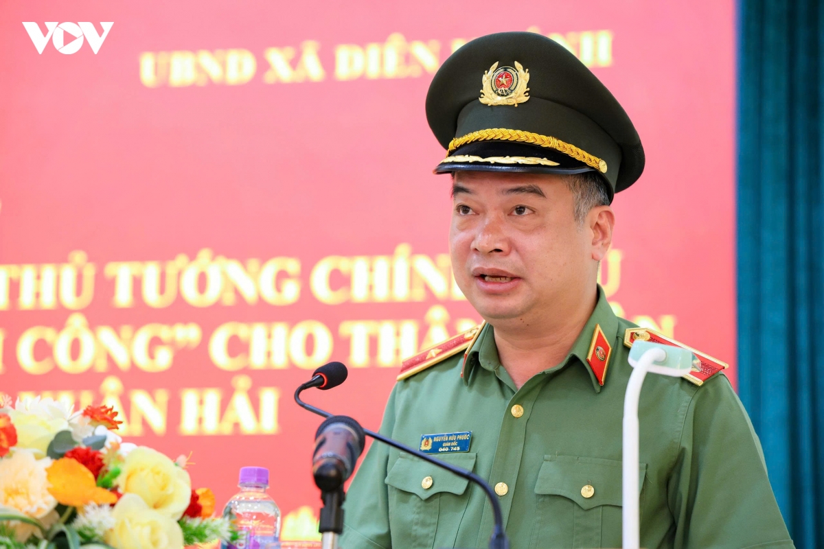trao bang to quoc ghi cong cho than nhan liet si cong an nguyen xuan hai hinh anh 2