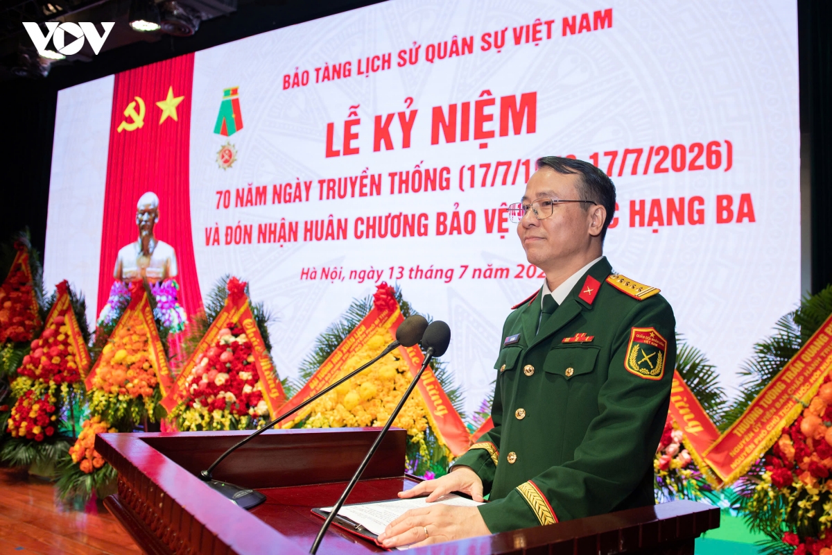 bao tang lich su quan su viet nam don nhan huan chuong bao ve to quoc hang ba hinh anh 3
