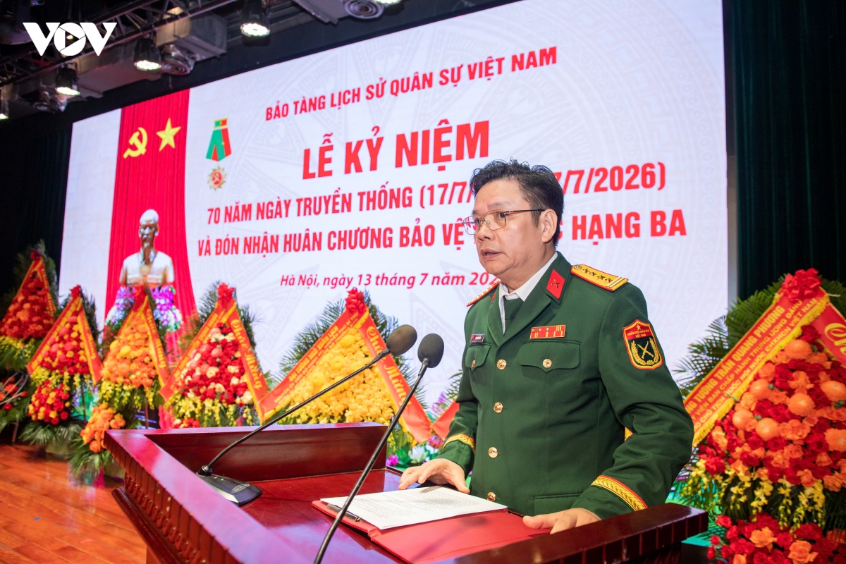 bao tang lich su quan su viet nam don nhan huan chuong bao ve to quoc hang ba hinh anh 4
