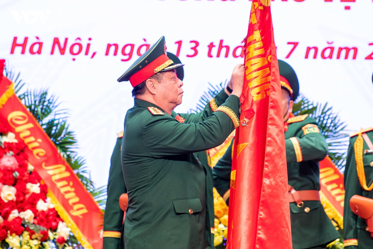 bao tang lich su quan su viet nam don nhan huan chuong bao ve to quoc hang ba hinh anh 1