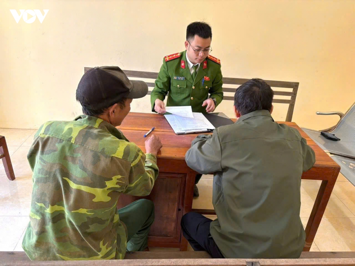 chen ruou co diem dung, ban lang them binh yen hinh anh 1