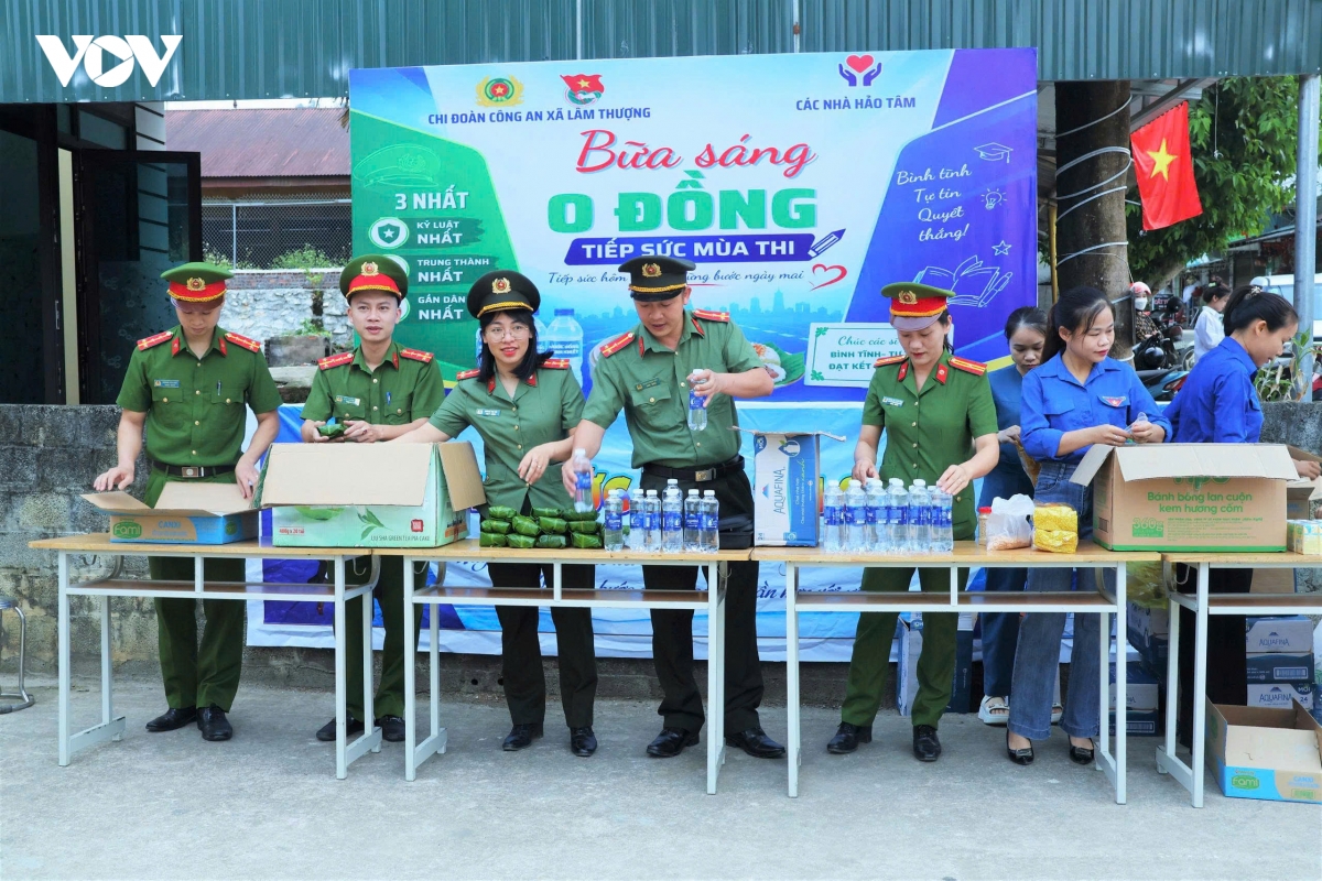 chen ruou co diem dung, ban lang them binh yen hinh anh 7