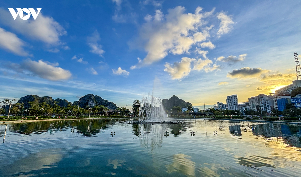 Dan bo cau 500 con bay rop cong vien hoa ha long hinh anh 10