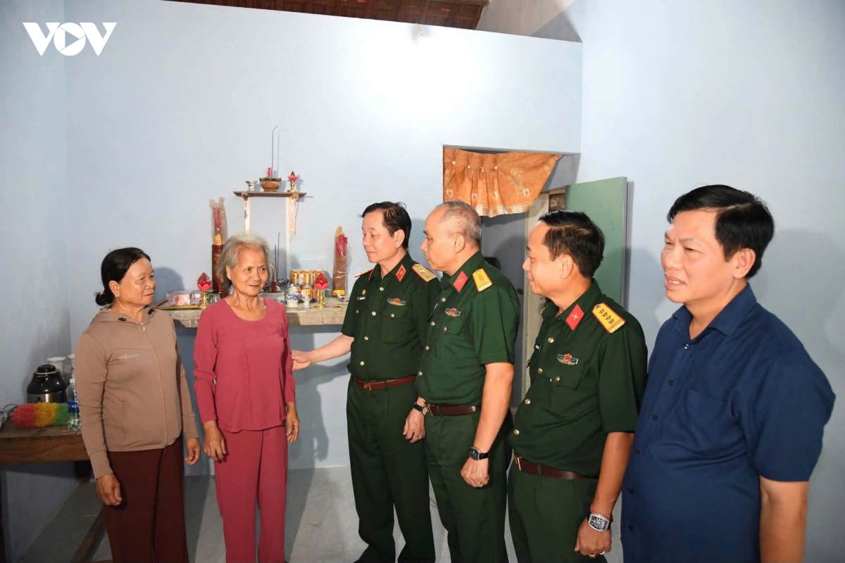 ban giao 2 nha tinh nghia tang gia dinh nguoi co cong o tp Da nang hinh anh 2