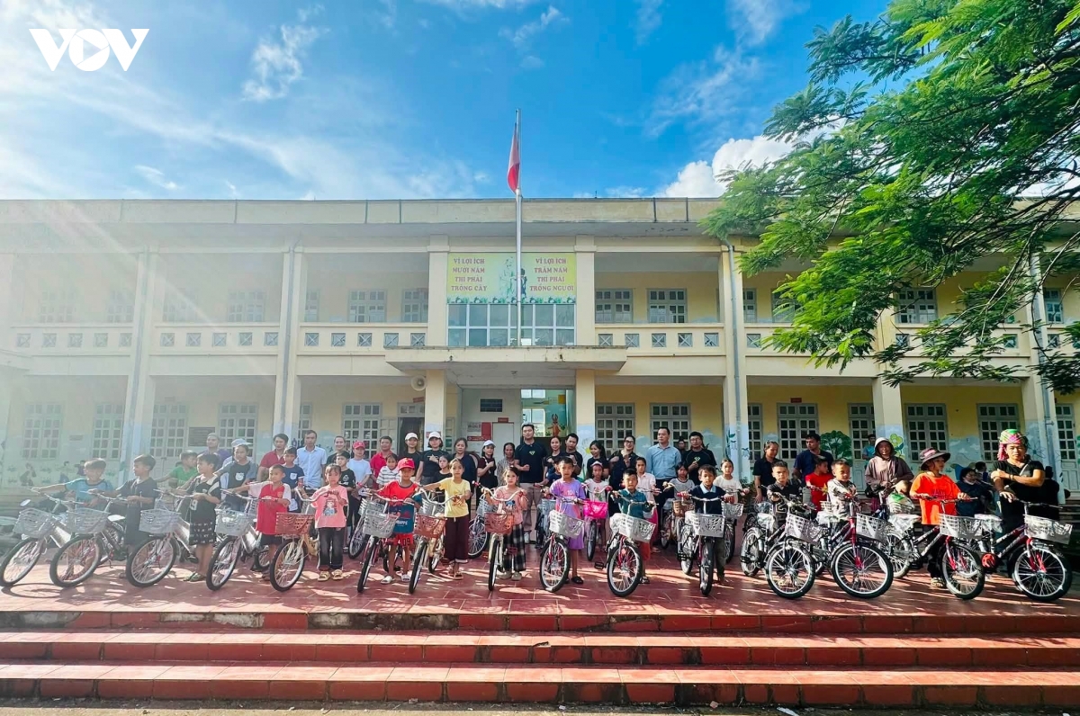 nguoi dan vung lu muong than tro ve nha, tung buoc on dinh cuoc song hinh anh 1