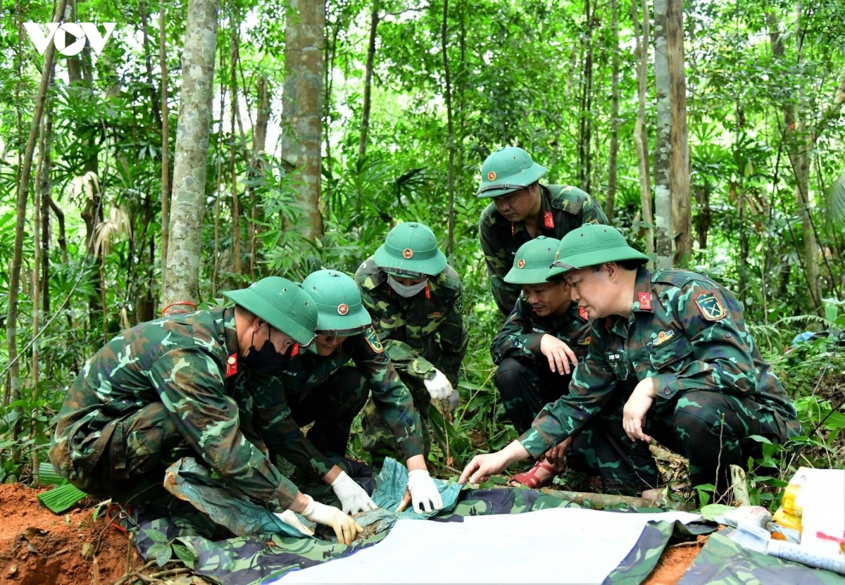 cac-hai-cot-duoc-phat-hien-phat-hien-cac-hai-cot-tren-dinh-doi-khe-cay-loi-thon-cup-cuoi-xa-huong-lap-tinh-quang-tri-anh-vo-dong.jpg
