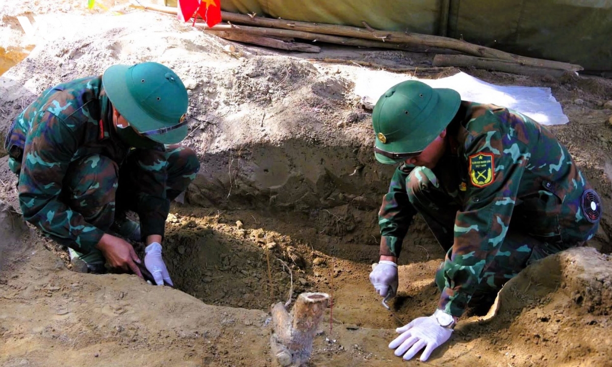 Da tim thay 10 hai cot liet si tai khu vuc cau nhi, quang tri hinh anh 1