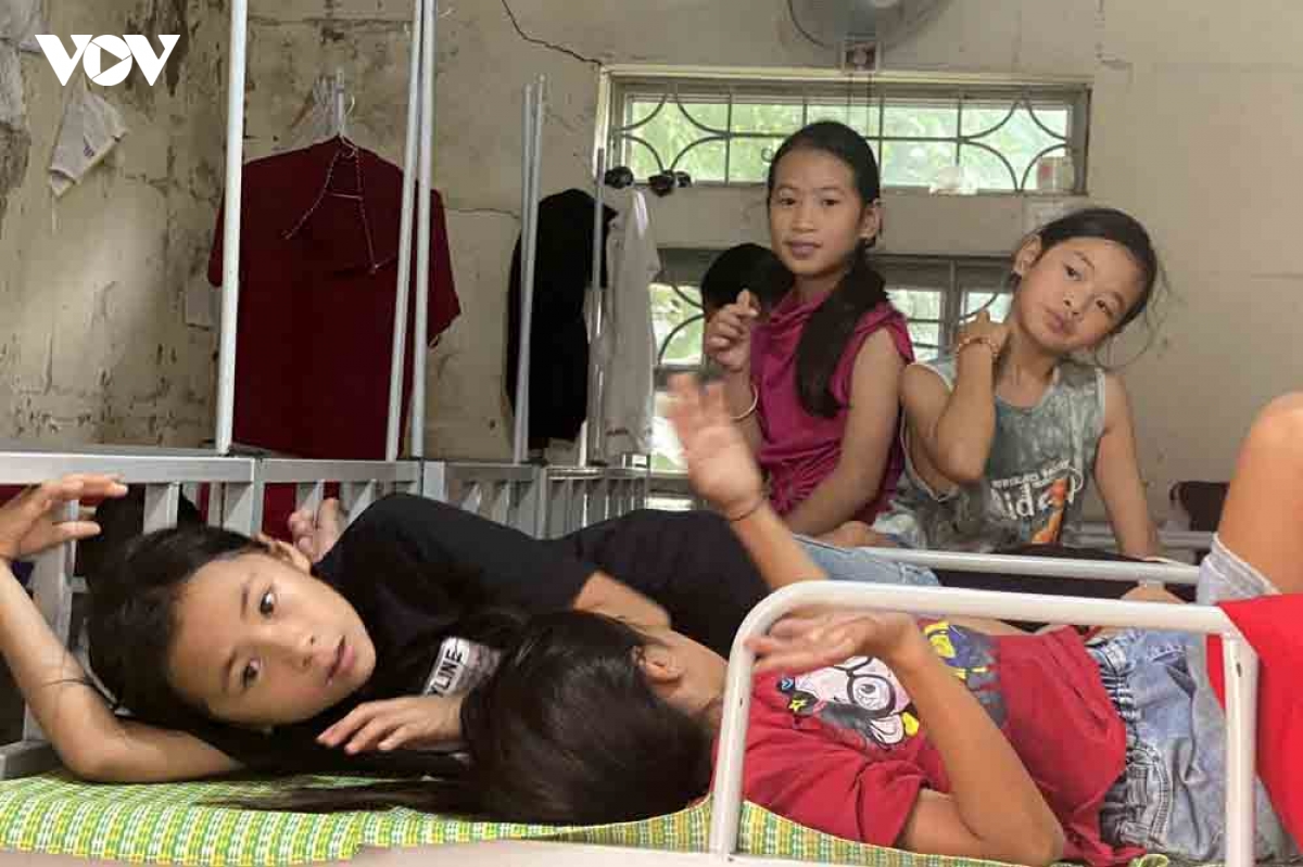 cac-phong-hoc-tai-nhung-diem-truong-o-xa-pac-ta-tam-thoi-tro-thanh-noi-o-cua-hang-tram-nguoi-dan-trong-do-chu-yeu-la-nguoi-gia-va-tre-nho.jpg