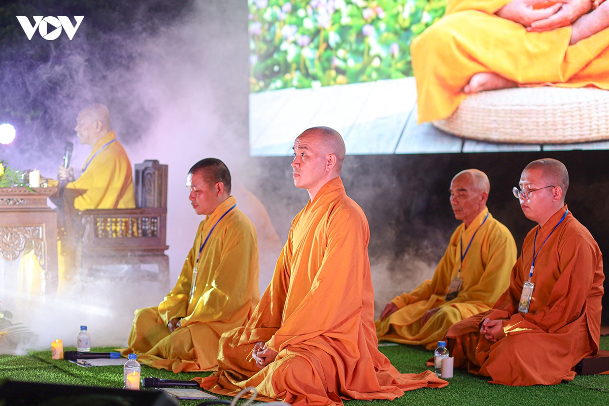  thien de cham tinh lang tim ve su can bang tai chua linh Ung, Da nang hinh anh 3