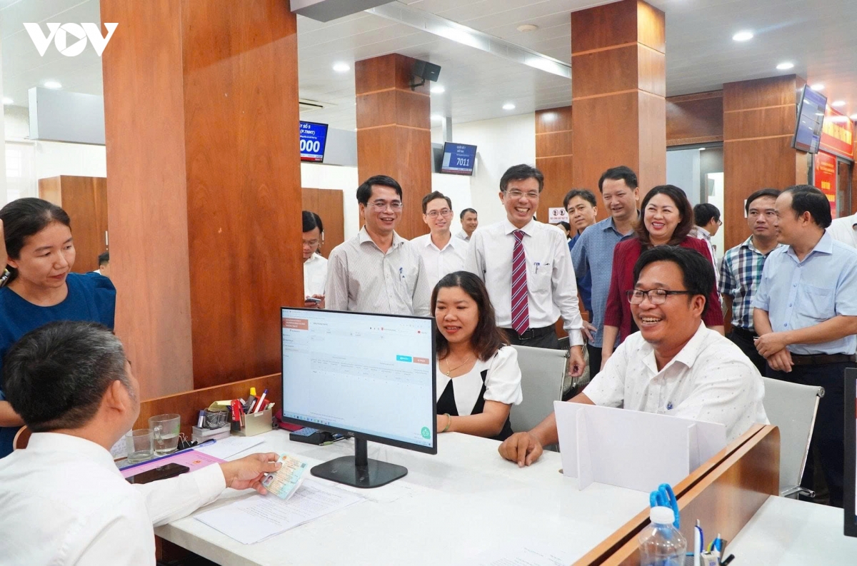 Da nang tam dung bo nhiem, tuyen dung, dieu dong can bo xa, phuong tu 14 7 hinh anh 2