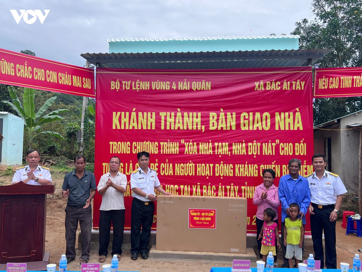 vung 4 hai quan ban giao 4 can nha cho gia dinh chinh sach hinh anh 1