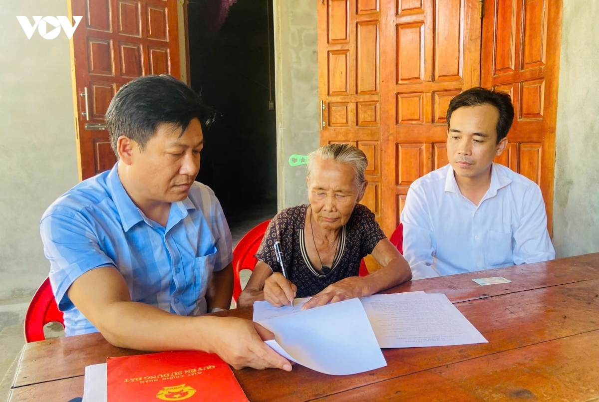 xa tuyen hoa quang tri dua chinh quyen luu dong ve tan thon phuc vu nguoi dan hinh anh 3