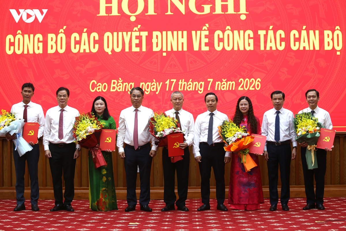 cao bang cong bo cac quyet dinh dieu dong, bo nhiem can bo hinh anh 1