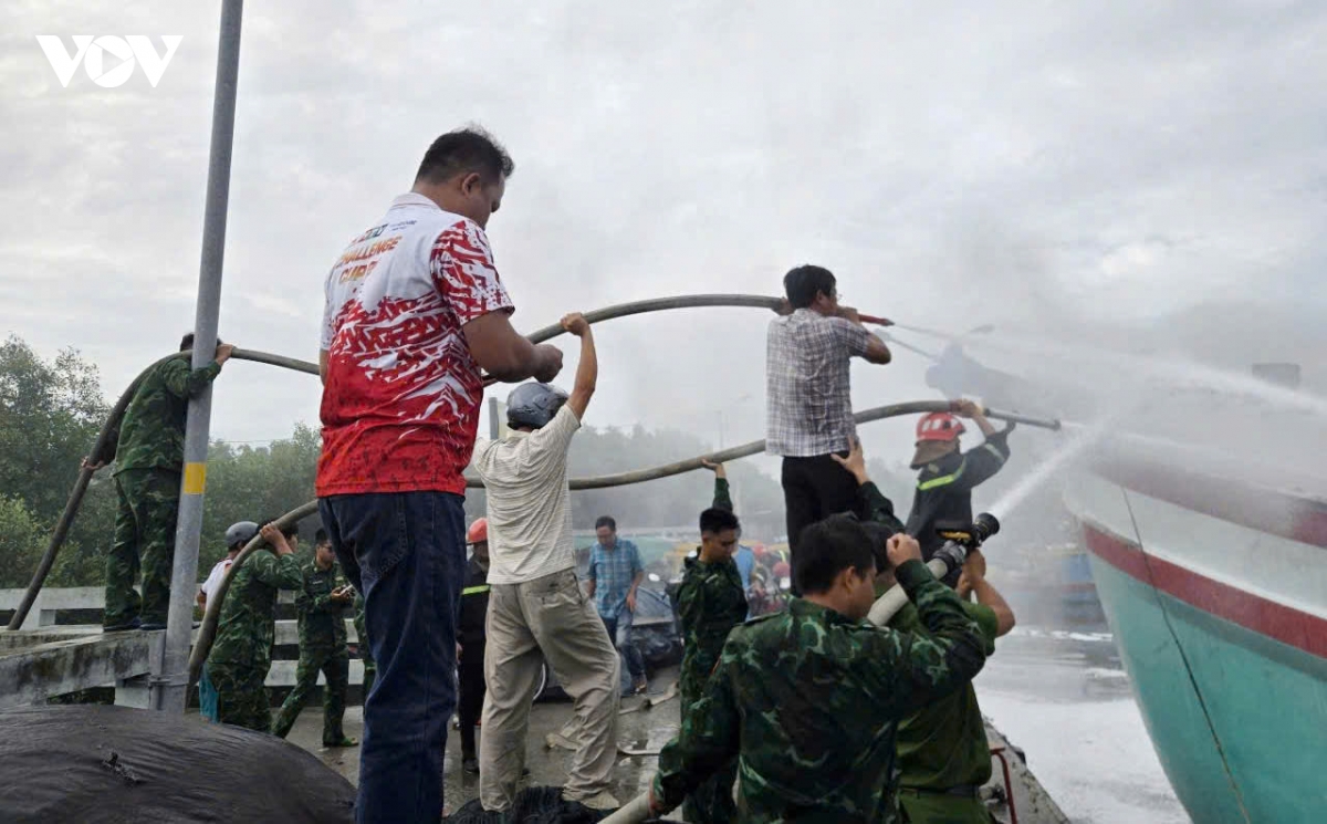 kip thoi khong che vu chay tau cung cap nhu yeu pham, hang hoa tai tp.hcm hinh anh 1