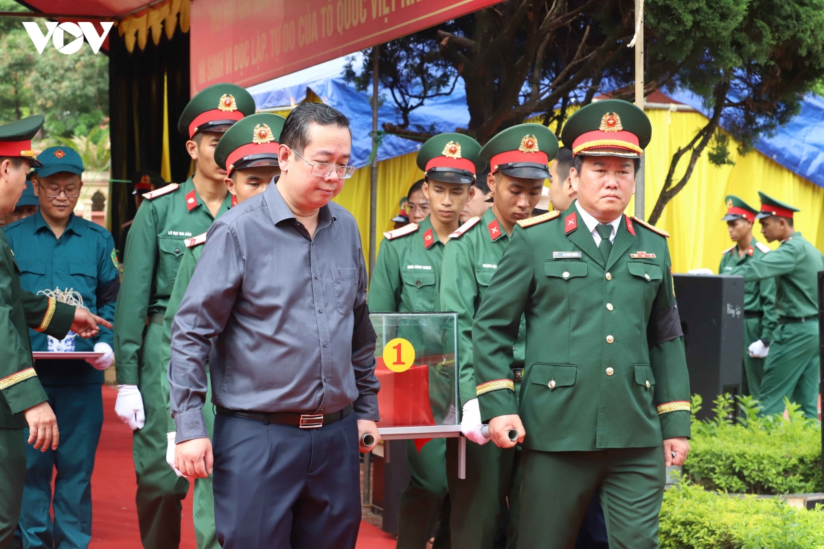 son la chay dua thoi gian xac dinh danh tinh gan 600 hai cot liet si hinh anh 14