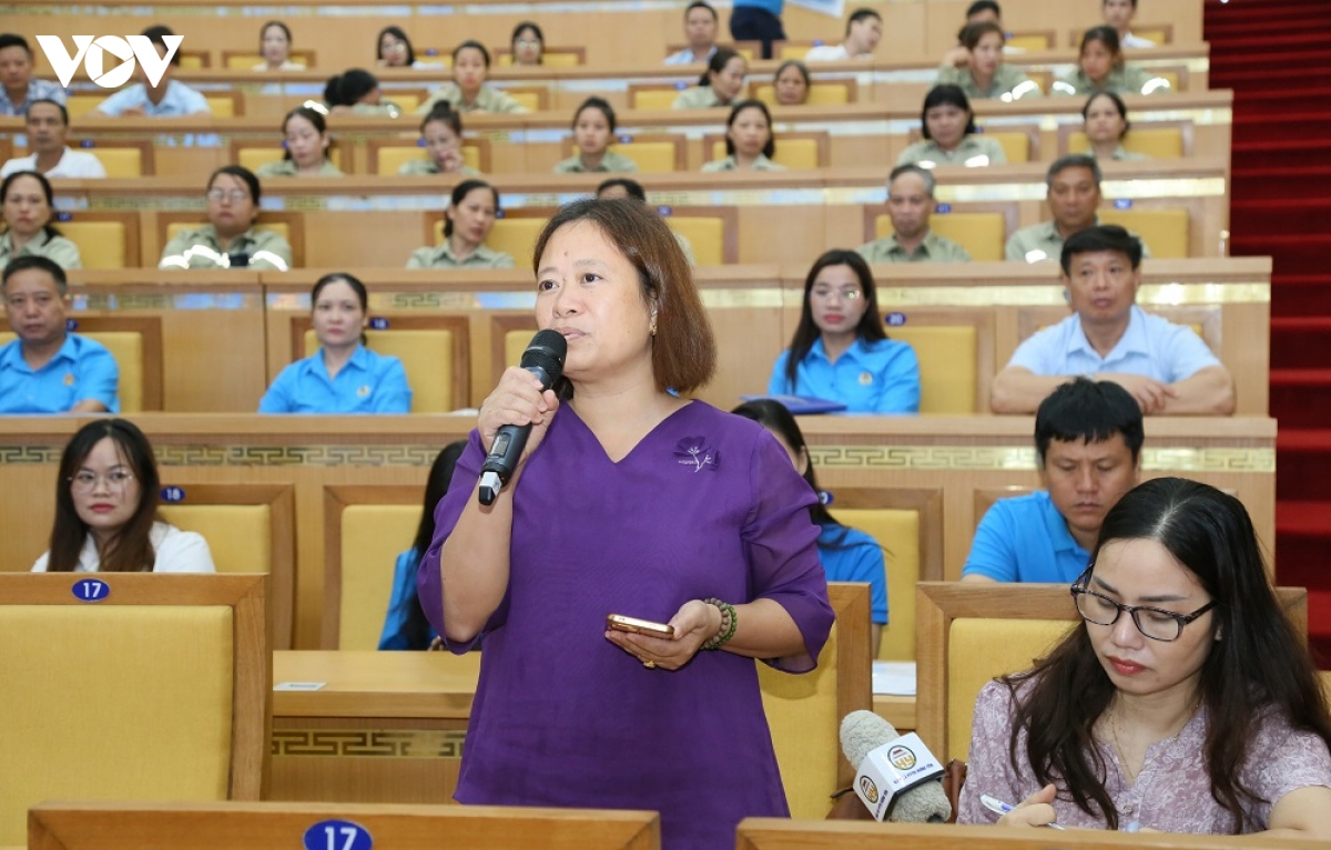 chu tich tinh hung yen doi thoai voi cong nhan, giai quyet cac kien nghi hinh anh 2