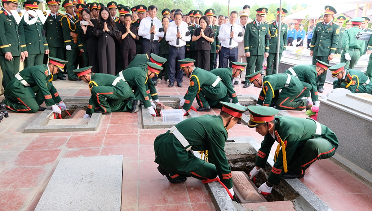 Da nang truy dieu, an tang 5 hai cot liet si o hang Da sap, xa ha nha hinh anh 1