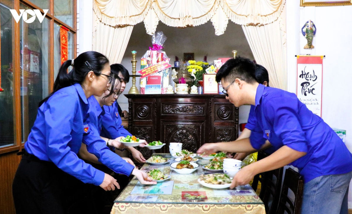 Bữa cơm đặc biệt bên các Mẹ Việt Nam Anh hùng dịp 27/7
