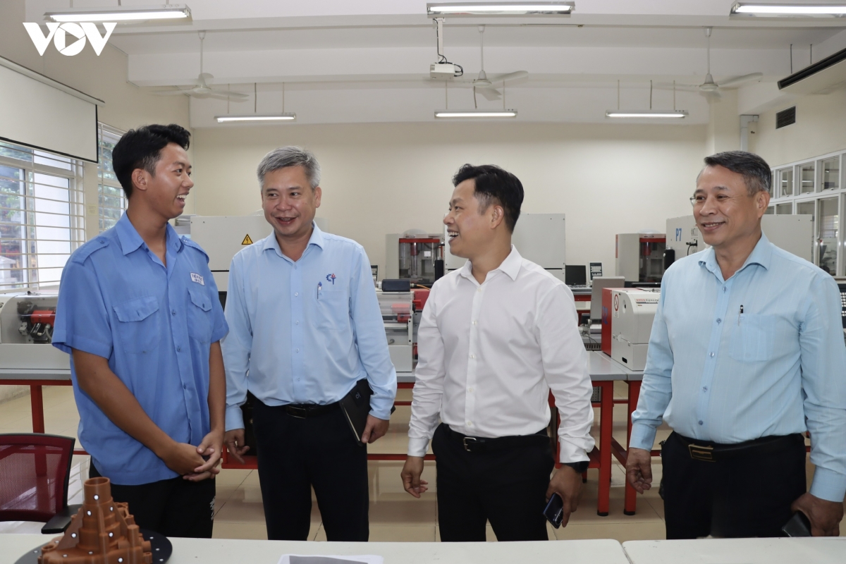 co che da mo, cac truong nghe chu dong nam bat de lon manh hinh anh 2