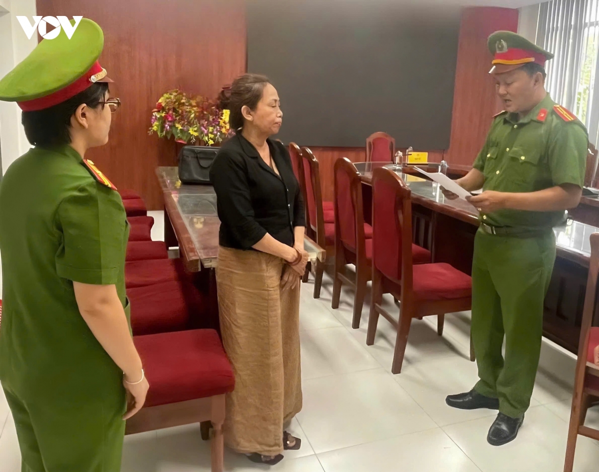 Da nang khoi to nguoi phu nu lua ban dat tai dinh cu, chiem doat 7,7 ty dong hinh anh 1