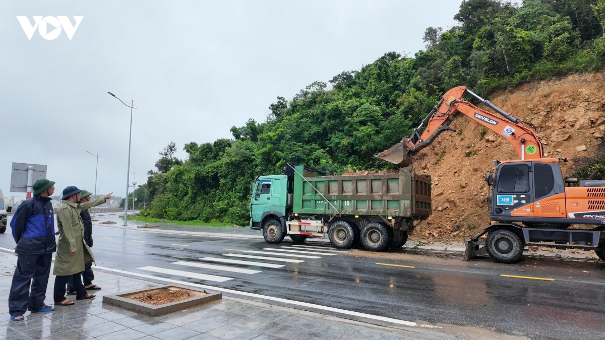 Dac khu co to quang ninh dang co gio giat cap 10, mua rat to hinh anh 4