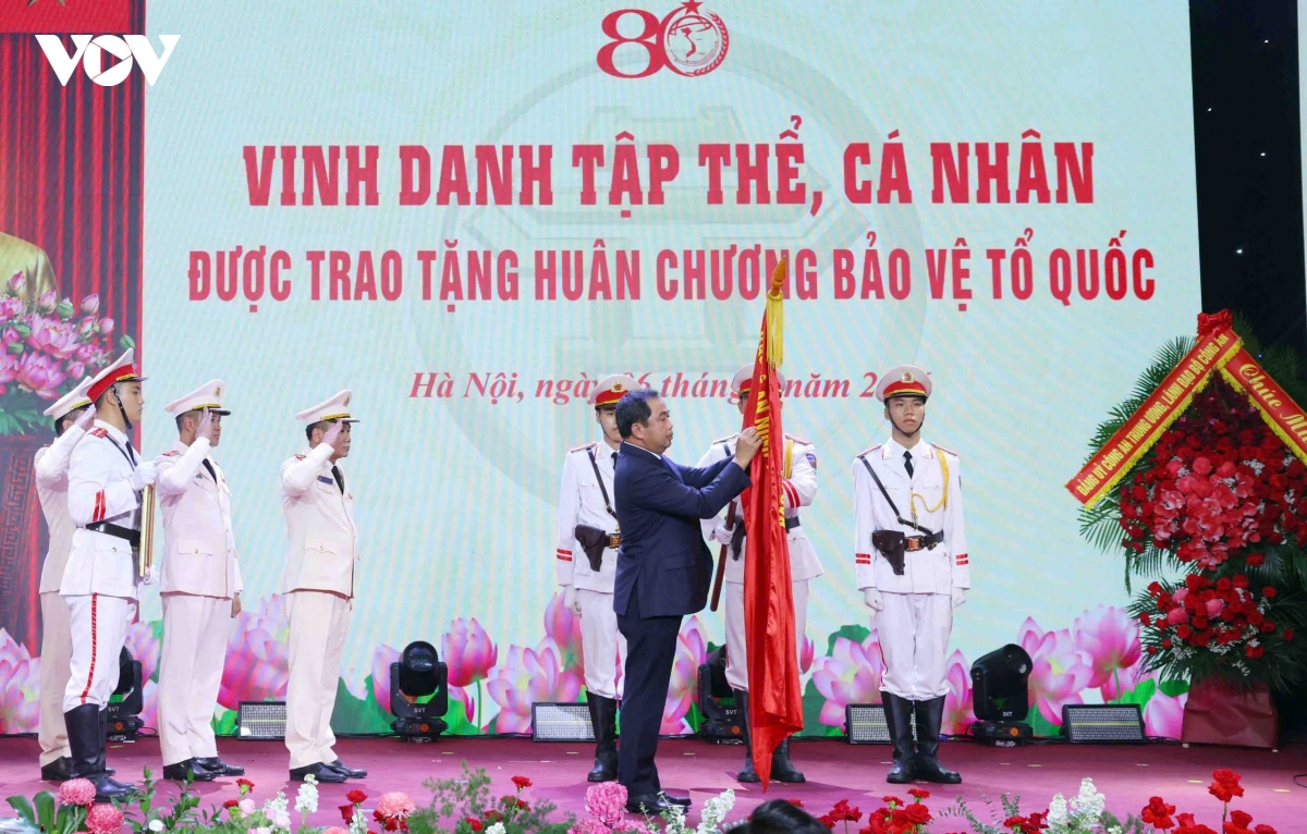 cong an tp ha noi vinh du don nhan huan chuong bao ve to quoc hang nhat hinh anh 1