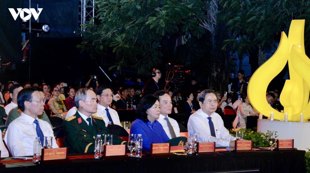 chu tich quoc hoi tran thanh man du chuong trinh cau truyen hinh tai tp.hcm hinh anh 2