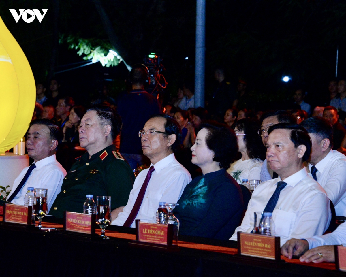 chu tich quoc hoi tran thanh man du chuong trinh cau truyen hinh tai tp.hcm hinh anh 3
