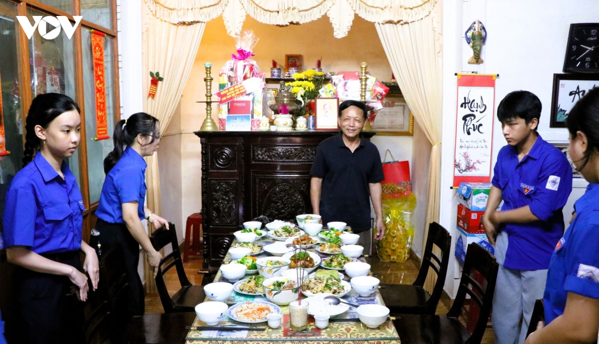 bua com dac biet ben cac me viet nam anh hung dip 27 7 hinh anh 2