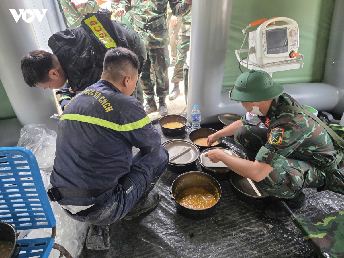 chien si bo cong an tham gia doan cuu nan quoc te no luc giai cuu 15 nguoi mac ket hinh anh 6
