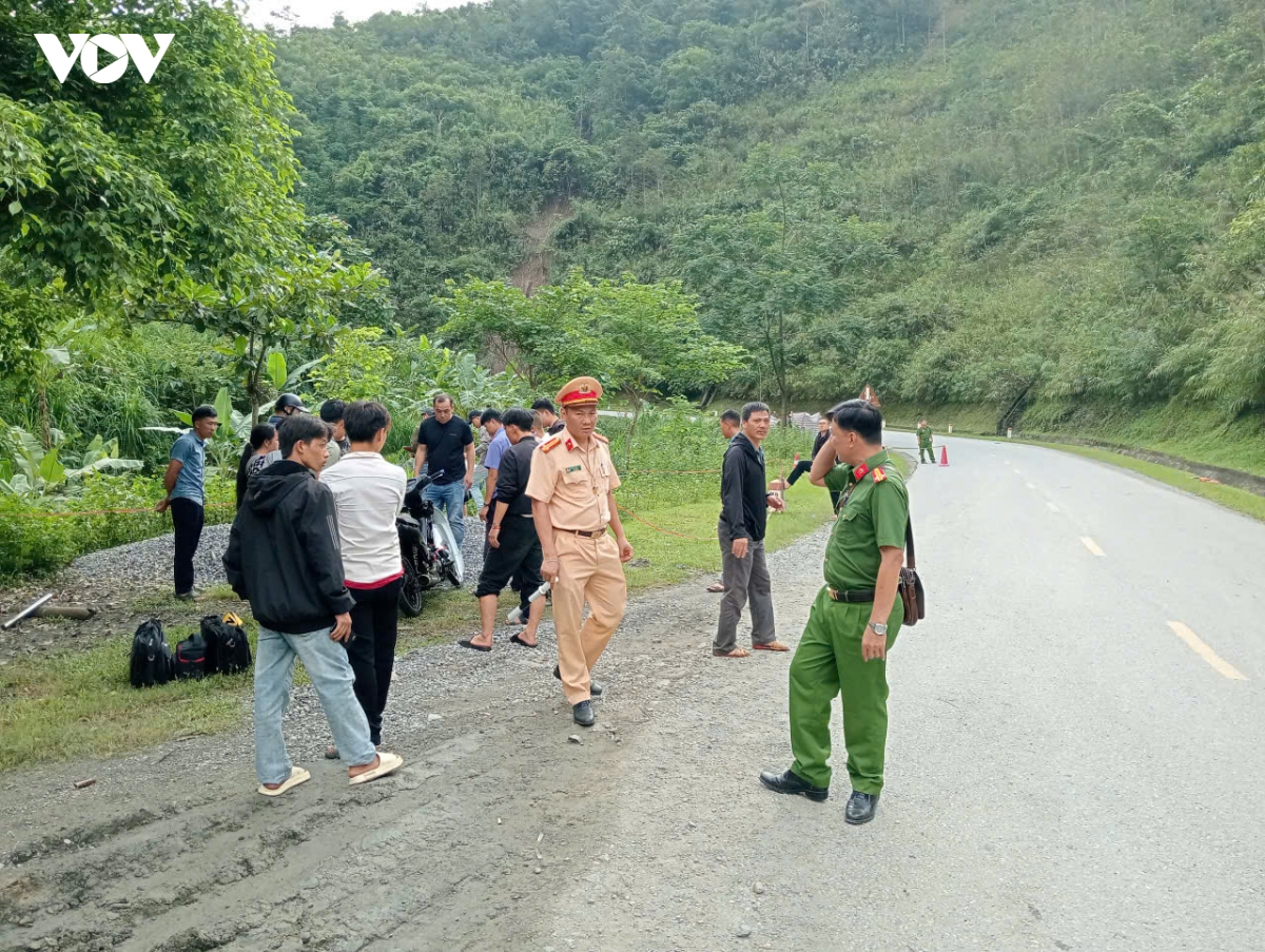 hai nguoi tu vong sau khi xe may lao xuong taluy am tren quoc lo 12 o Dien bien hinh anh 1