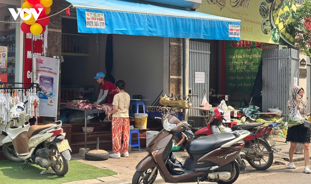 ha noi dep cho coc ngo pho thong thoang hon, nguoi dan loay hoay tim cho ban hang hinh anh 6