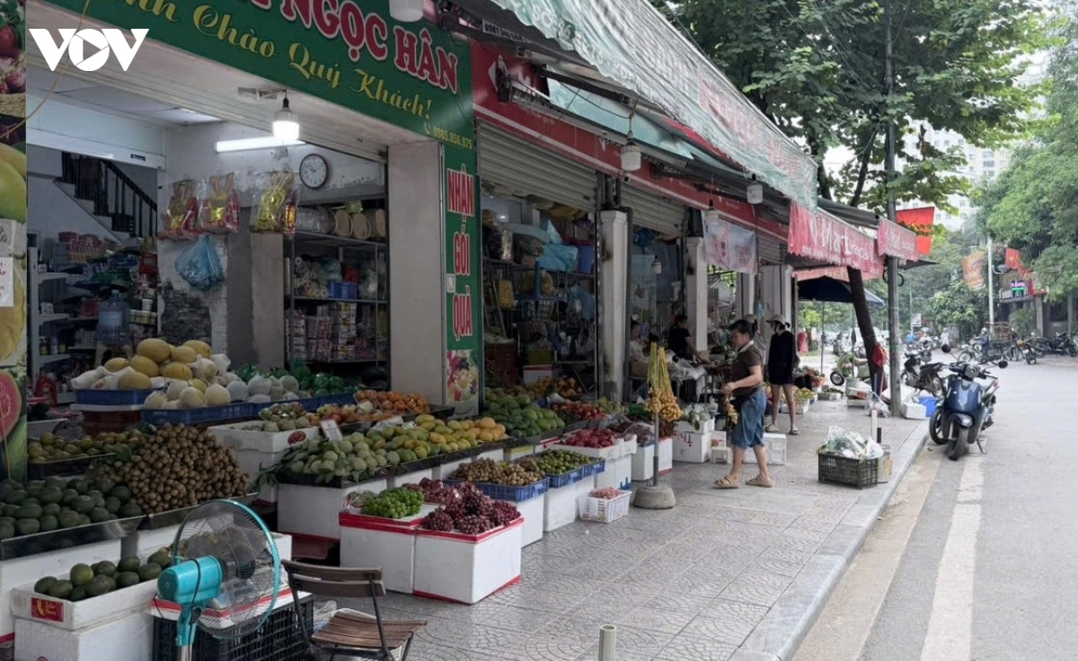 ha noi dep cho coc ngo pho thong thoang hon, nguoi dan loay hoay tim cho ban hang hinh anh 11